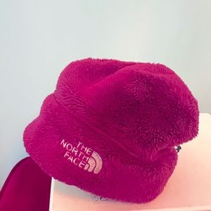 The North Face hat. One size fits most girls 4-12 yo. Mulberry. Used. Clean.